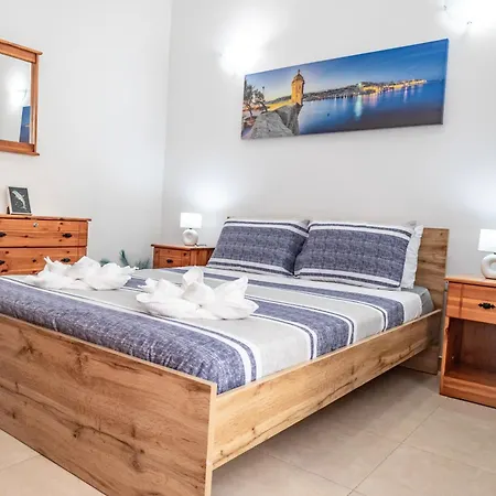 - Two Bedroom Lägenhet Msida