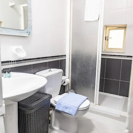 - Two Bedroom Lägenhet Msida